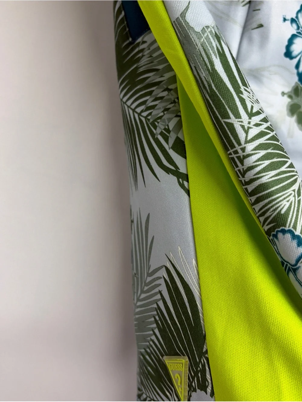 NWT GUESS Men's Small Blue Green Neon Stripe Tropical Casual Shorts$69